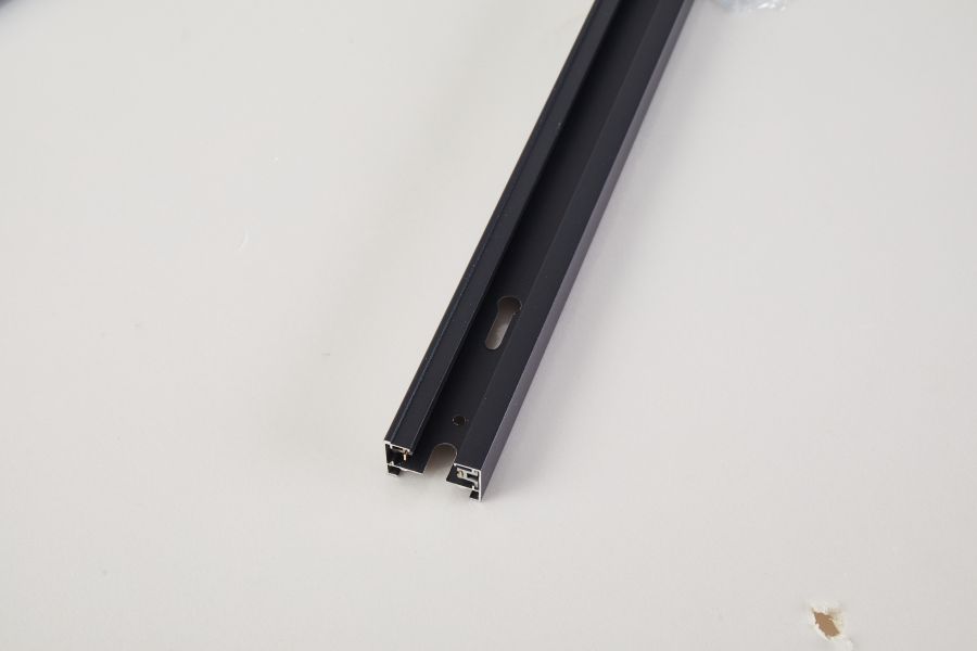 UNO-TR-2M-BL-1PH UNO TRACK 2M BLACK 1PHASE 220-240V 8A 3.3x2x200cm HOMELIGHTING 77-9130
